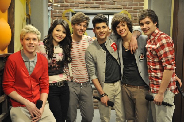 Miranda Cosgrove with One Direction courtesy of Nickelodeon