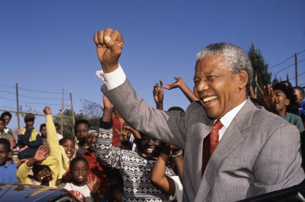 Nelson Mandela Visits Hlengiwe School