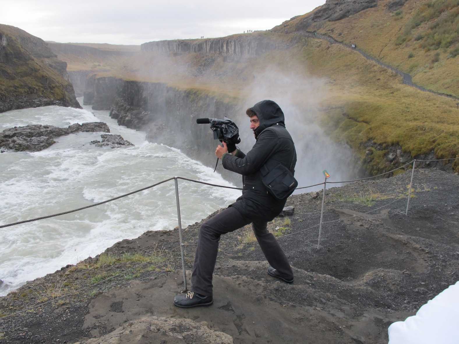 MTV: Pif incontra il Grillo islandese a "Il Testimone" | Digitale terrestre: Dtti.it