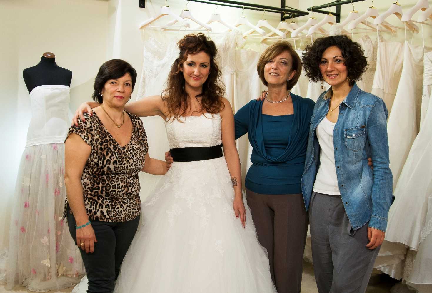 Su LeiTv un nuovo episodio di Chi veste la sposa? Mamma contro Suocera  | Digitale terrestre: Dtti.it