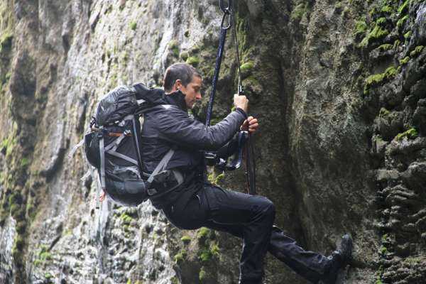 Arriva su DMAX “Bear Grylls: Celebrity Edition”. Tra le star Zac Efron, Ben Stiller e Channing Tatum | Digitale terrestre: Dtti.it