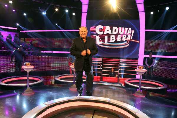 Gerry Scotti presenta il nuovo quiz "Caduta libera!" | Digitale terrestre: Dtti.it