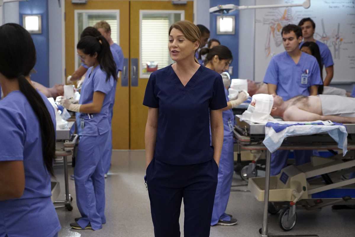 GREY'S ANATOMY - "Walking Tall" -- The pressure is on as a determined Bailey tackles her first day as Chief; meanwhile, April's marriage is in jeopardy and she finds herself unable to address her problems;  Meredith struggles to juggle all her responsibilities and Amelia works to define her relationship with Owen,  on "Grey's Anatomy,"  THURSDAY, OCTOBER 1 (8:00--9:00 p.m., ET) on the ABC Television Network. (ABC/Richard Cartwright)
ELLEN POMPEO