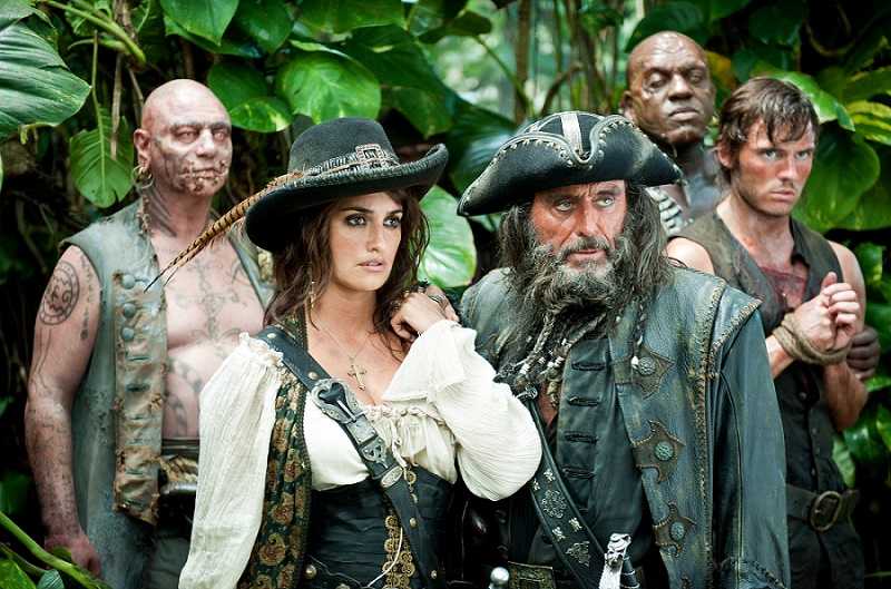 "PIRATES OF THE CARIBBEAN: ON STRANGER TIDES"

Angelica (PENÉLOPE CRUZ) and Blackbeard (IAN McSHANE) in search of the fabled Fountain of Youth in the jungles of a tropical island, along with zombie officers Quartermaster (IAN MERCER) and Gunner (DeOBIA OPEREI), and captive missionary Philip Swift (SAM CLAFLIN).

Ph: Peter Mountain

©Disney Enterprises, Inc. All Rights Reserved.