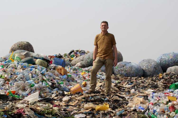 Picture Shows: Chris Packham in Lagos, Nigeria Chris Packham