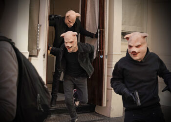 "Hope" -- Episode #101 --Pictured (l-r): Dorian Missick as Sam; Paul Wesley as Eddie; Michael Raymond-James as Micth of the CBS All Access series TELL ME A STORY. Photo Cr: Patrick Harbron/CBS ÃÂ© 2018 CBS Interactive. All Rights Reserved.