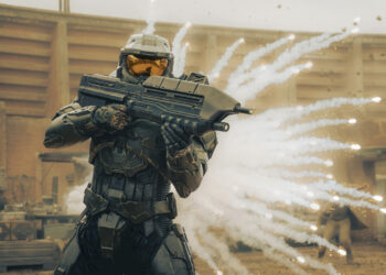 Pablo Schreiber as Master Chief in Halo Season 1, Episode 1, streaming on Paramount+. Photo credit: Adrienn Szabo/Paramount+