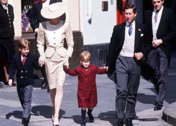 2GX8WJ8 The Prince and Princess of Wales, with young Prince William and Harry at the wedding of Duke Hussey's daughter in Bath, May 1989.

Photo.  Anwar Hussein