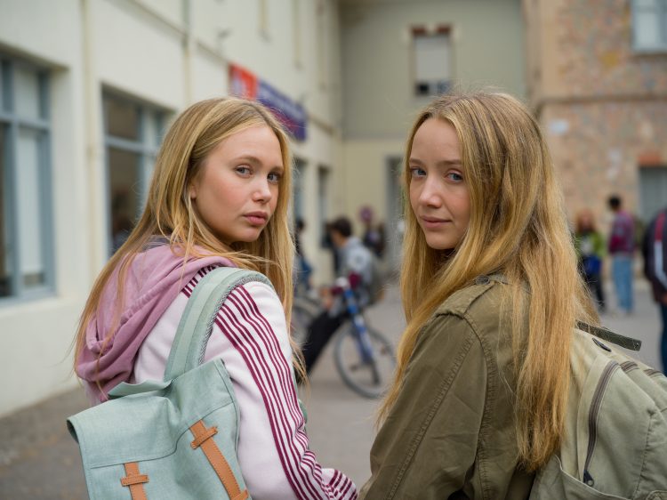 Picture Shows (L-R): Lily Riser played by (TALLALUH EVANS)
and Abby Riser played by (DELPHI EVANS)
Credit: GIRL TAKEN © Clapperboard/Paramount+
Photographer: Unai Mateo / David Herranz
